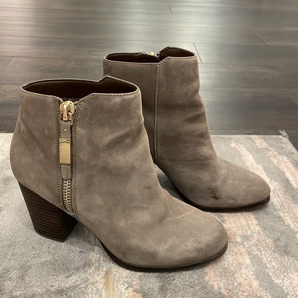Grey Suede Boots with brown block heel by Aldo - Picture 4 of 5